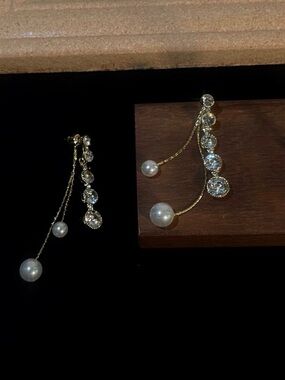 Elegant Gold Crystal & Pearl Drop Earrings - Gold